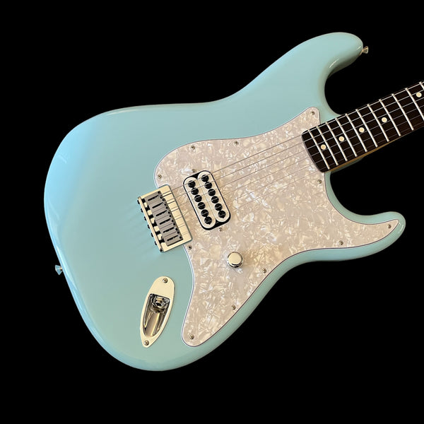 FENDER LIMITED EDITION TOM DELONGE STRATOCASTER | DAPHNE BLUE