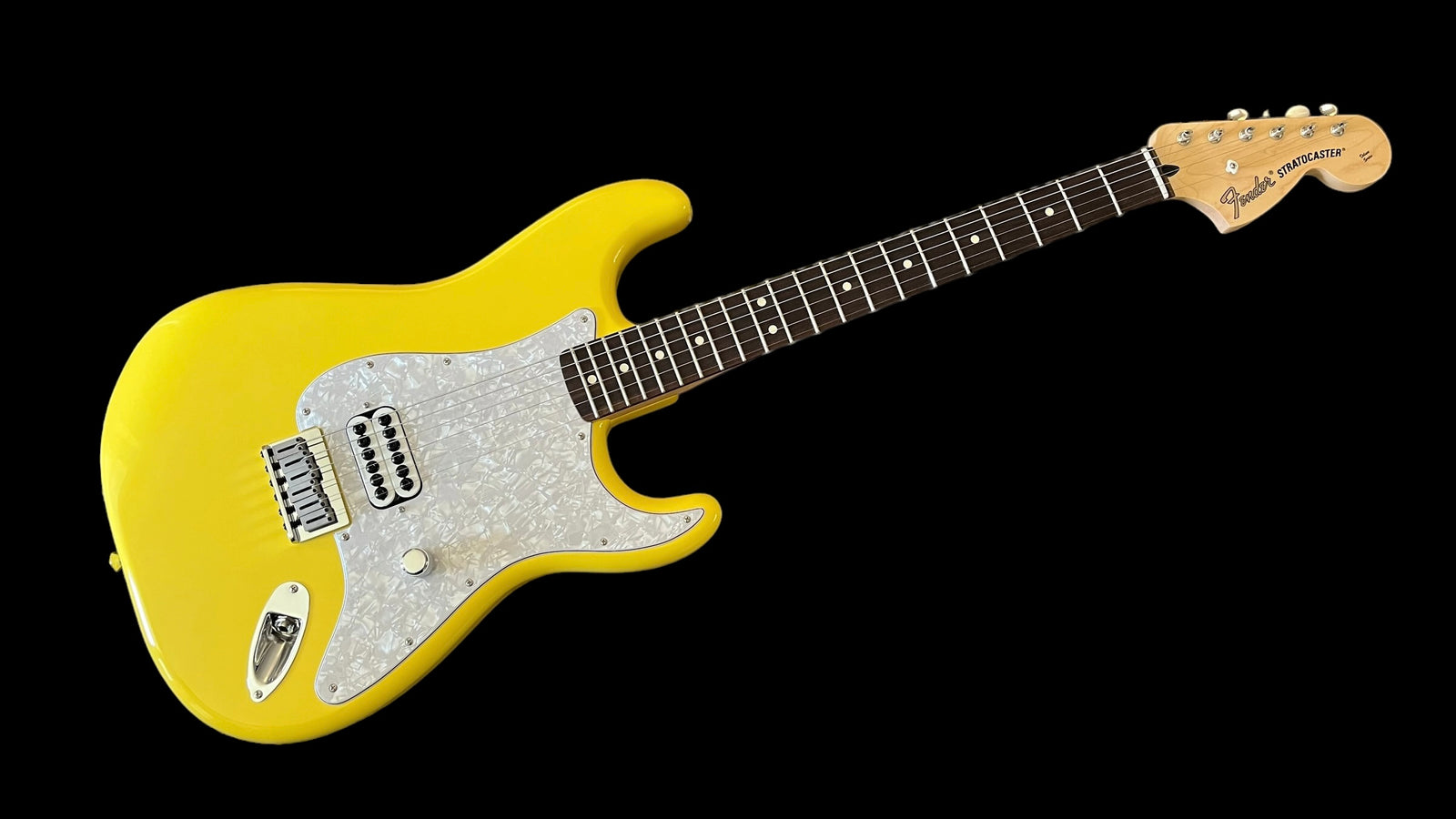 FENDER LIMITED EDITION TOM DELONGE STRATOCASTER | GRAFFITI