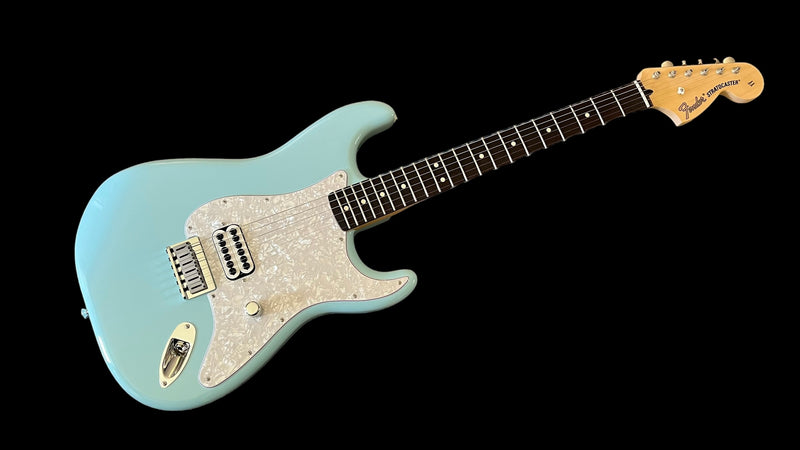 FENDER LIMITED EDITION TOM DELONGE STRATOCASTER | DAPHNE BLUE